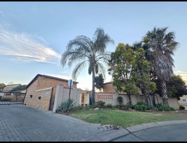2 BEDROOM DUPLEX FOR SALE IN HEUWELSIG ESTATE